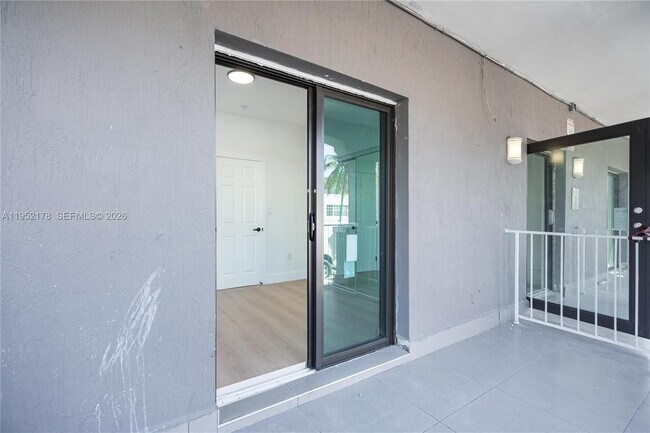 Building Photo - 629 SW 10th Ave