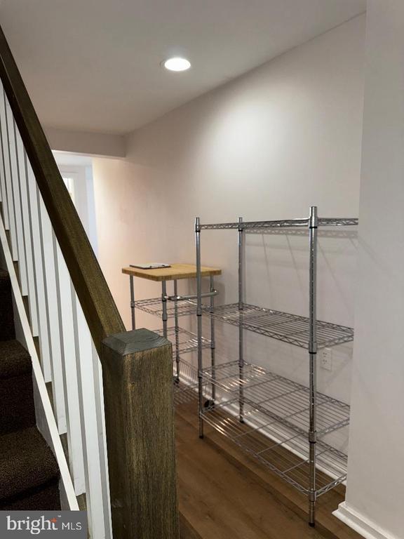 Building Photo - 6 N Main St