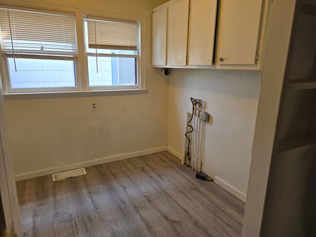 Building Photo - 3605 5th Ave