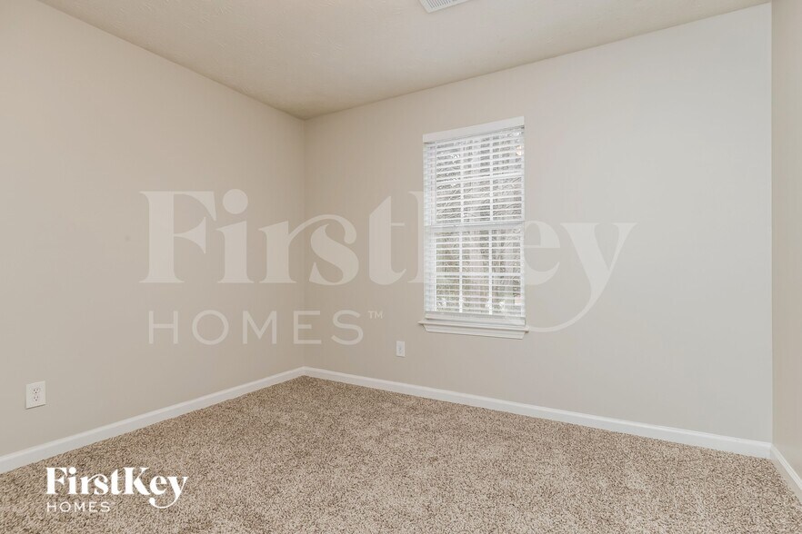 Building Photo - 200 Fairview Chase Rd