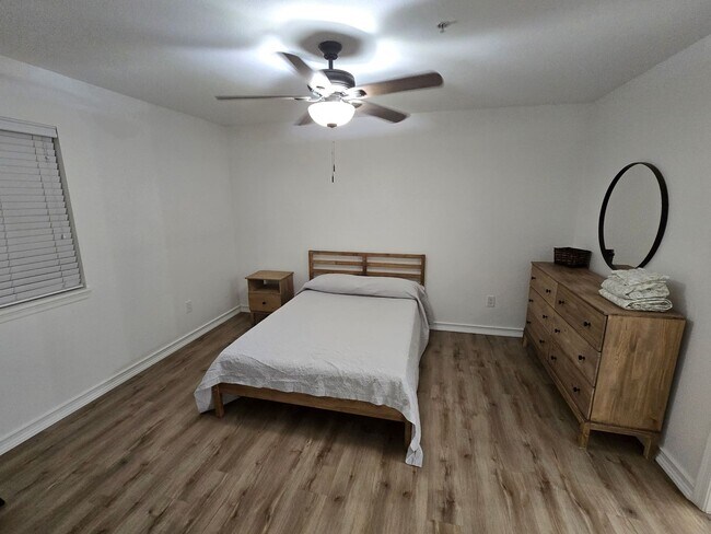Building Photo - West-Flagstaff Condo in the Arbors - 2 Bed, 2 Bath - Students OK! 1 Sm. Pet OK! Avail. July 10th!!