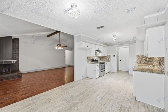 Building Photo - 2602 Burningtree Ct