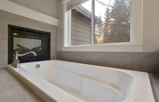 Building Photo - Stylish 4 Bedroom Layout with Office and Bonus Room