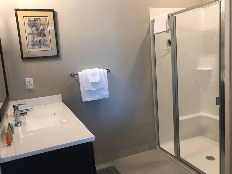 Building Photo - 630 S Goodman St