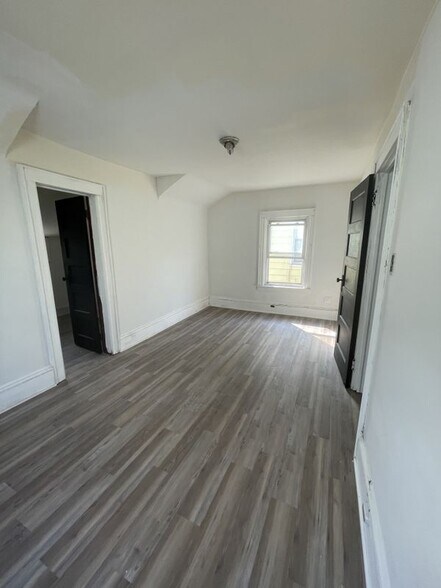 Building Photo - 40-39 Gleane Street, Unit 2