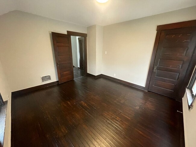 Building Photo - Pet Friendly 2 Bed 1 Bath Single Family Ho...