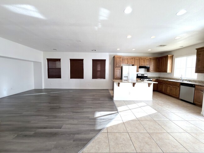 Building Photo - 4742 Cortina Rancho St