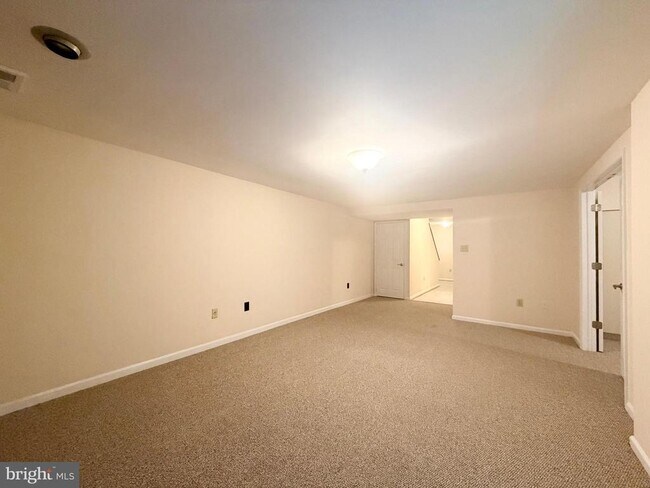 Building Photo - 7418 Crestberry Ln