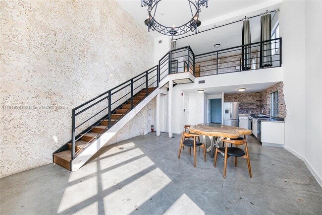 Building Photo - 7700 Collins Ave