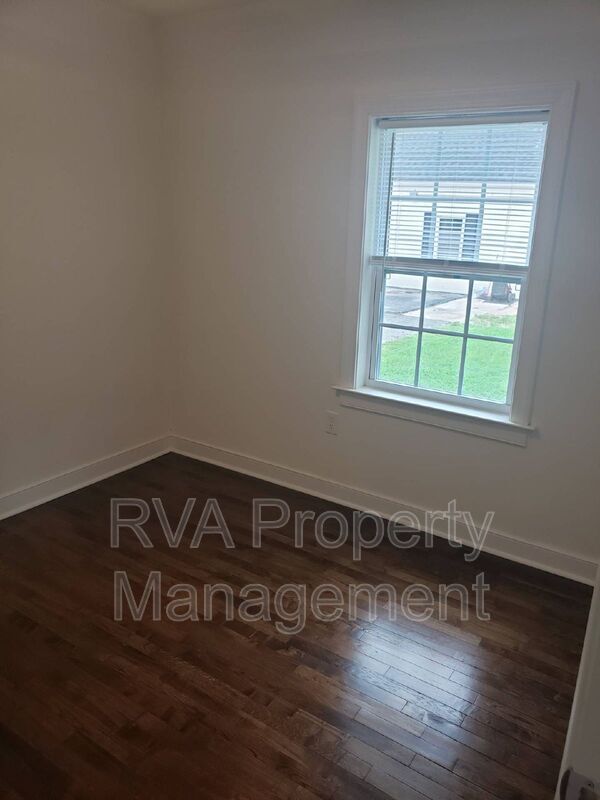 Building Photo - 13 W Berry St