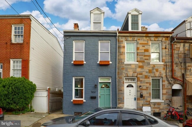 Primary Photo - 504 Poplar St