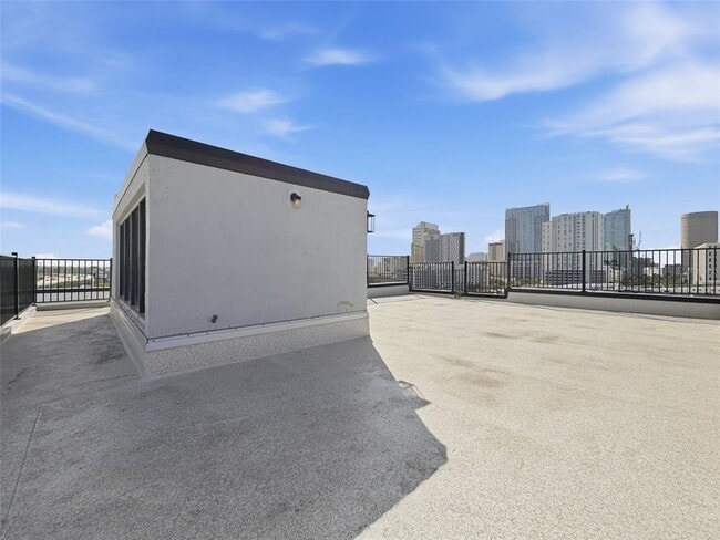 Building Photo - 201 W Laurel St