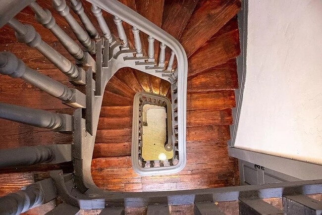 Building Photo - 207 W McMicken Ave