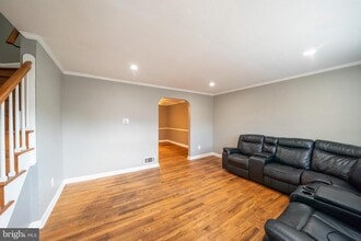 Building Photo - 705 Eastshire Dr