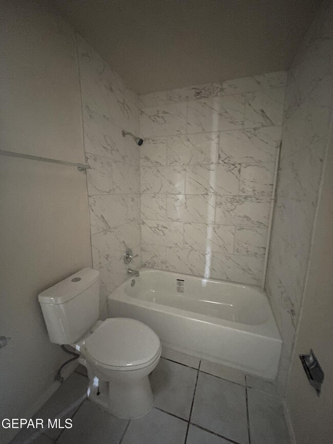 Building Photo - 10902 Bywood Dr