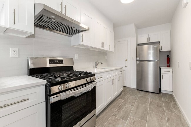 Building Photo - 67-135-135 Burns St