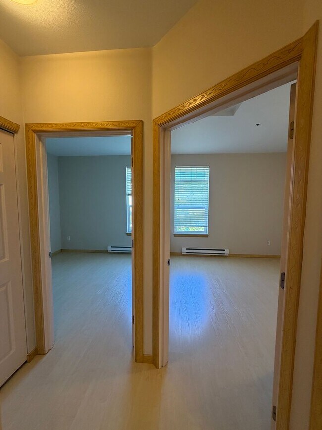 Building Photo - Spacious Mukilteo Nantucket Home Backing to a Peaceful Greenbelt