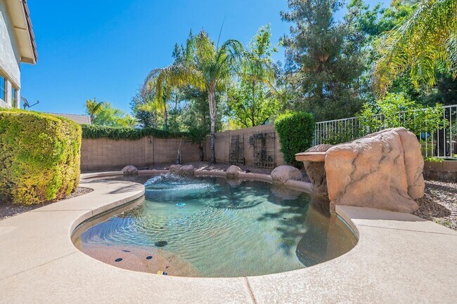 Building Photo - 3423 E Page Ave