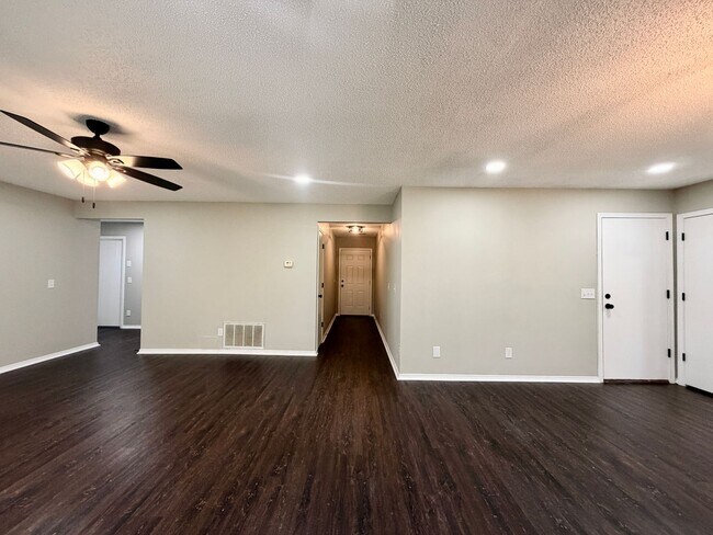 Building Photo - 14505 S Nyssa Pl