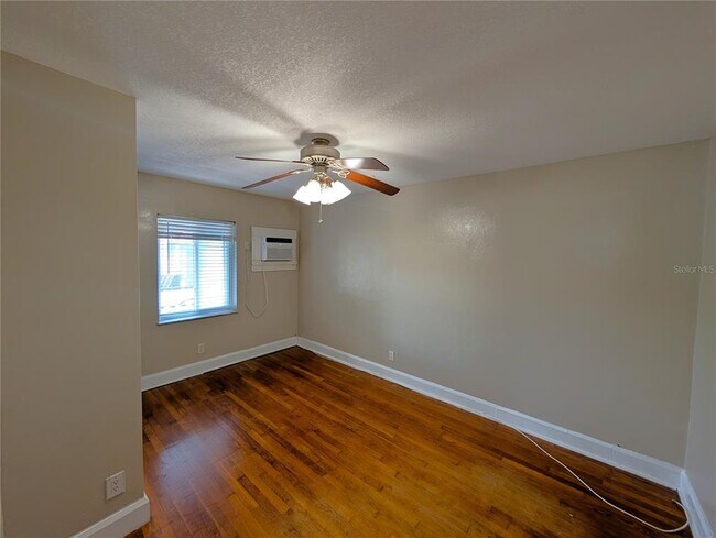 Building Photo - 520 11th Ave N