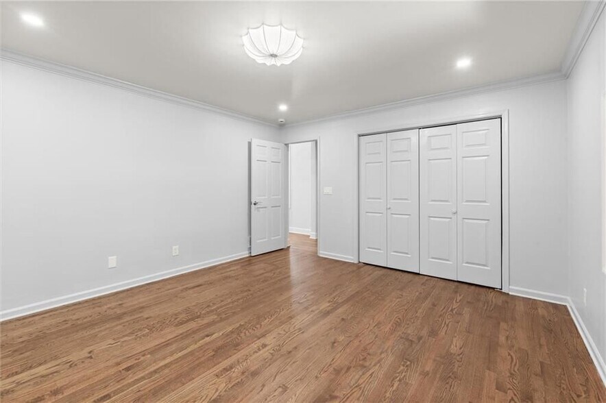 Building Photo - 459 Atlanta Country Club Dr