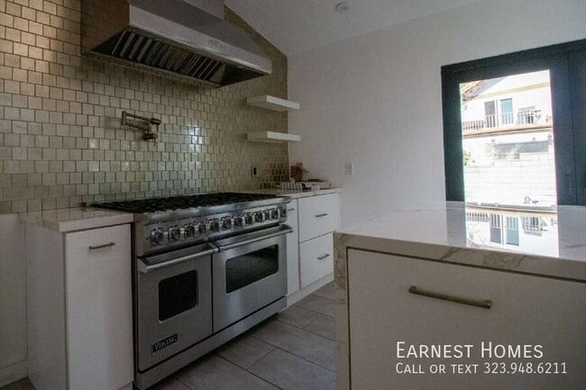 Building Photo - 11619 Lerdo Ave