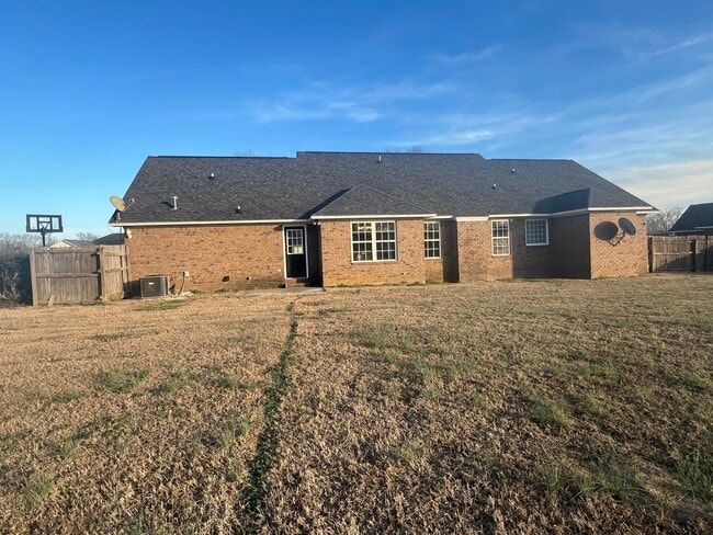 Building Photo - 1240 Inabinet Dr