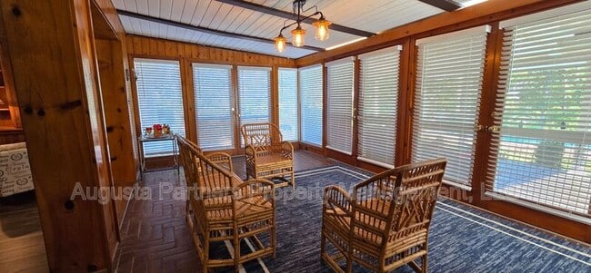 Building Photo - 289 Ashbrook Dr