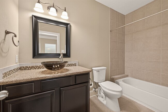 Building Photo - 5708 Petty St