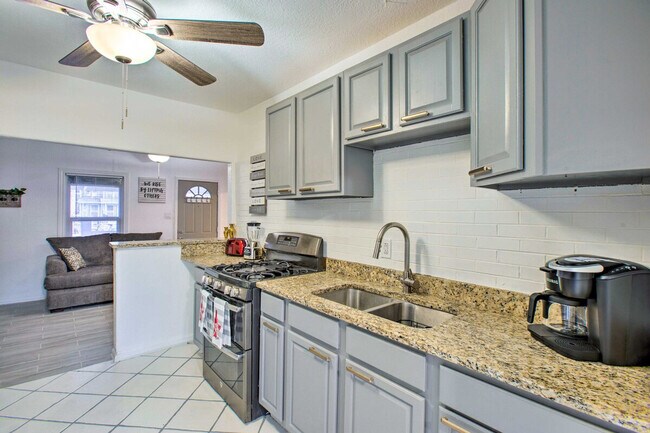 Building Photo - 3976 Utica St