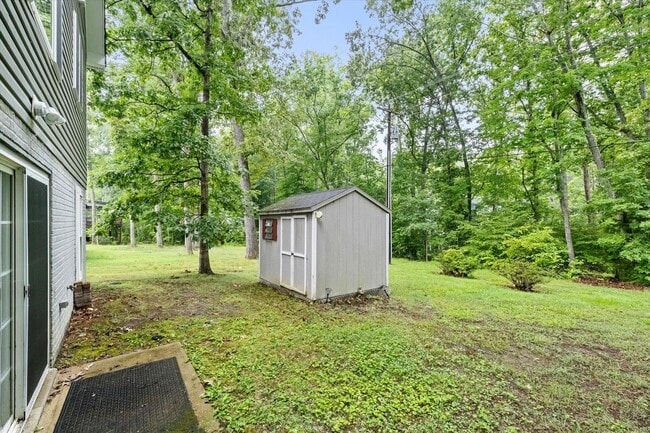 Building Photo - 4107 Lakeview Pkwy
