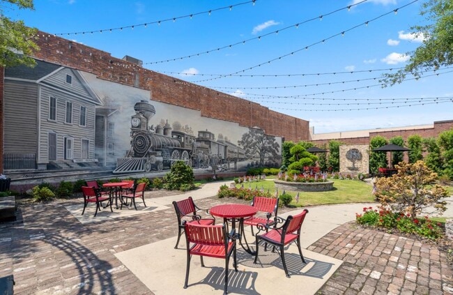 Building Photo - 1114 Temple St