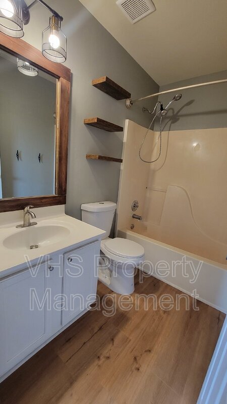 Building Photo - 553 Highland Towne Ln