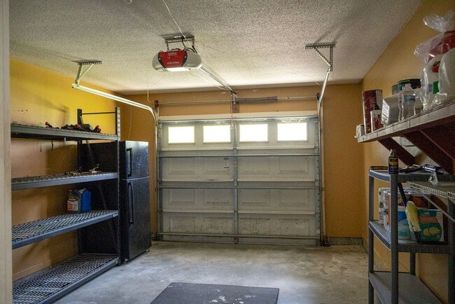 Building Photo - **HALF OFF FIRST MONTHS RENT**3 bedrooms, Fenced in backyard, 12x24 shed, NO breed restrictions!