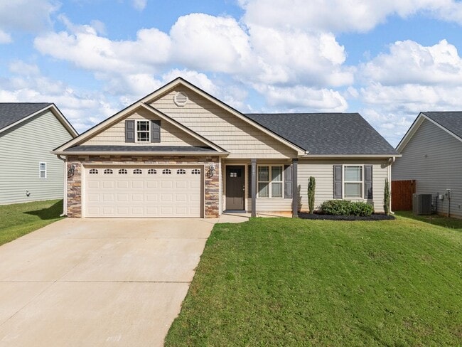 Building Photo - 3BR/2BA Inman Gem with Pool Access & Firep...