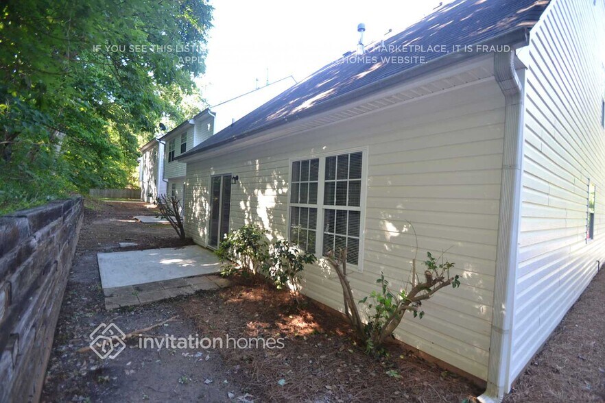 Building Photo - 256 Springbottom Dr SE