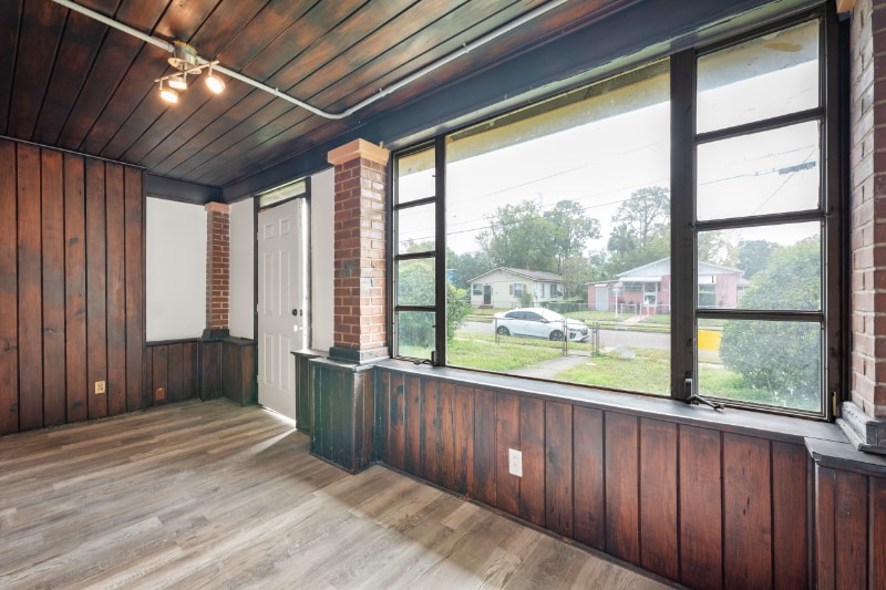 Building Photo - 1025 W 25th St