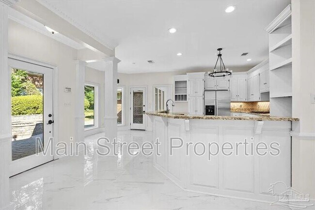Building Photo - 4700 Bohemia Dr