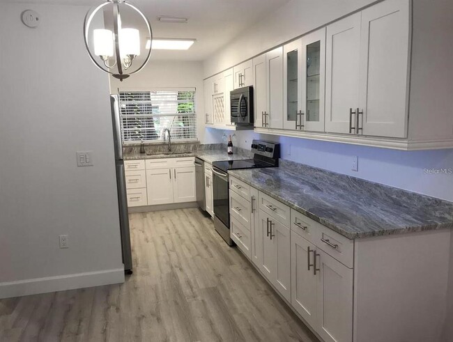 Building Photo - 517 S Summerlin Ave