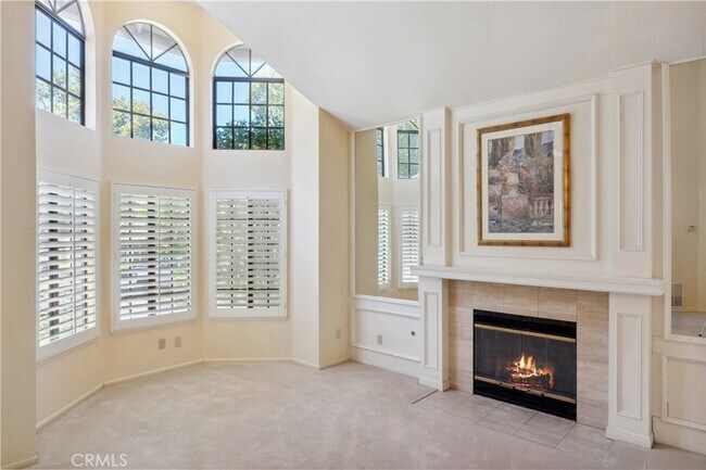 Building Photo - 2655 Victoria Park Dr