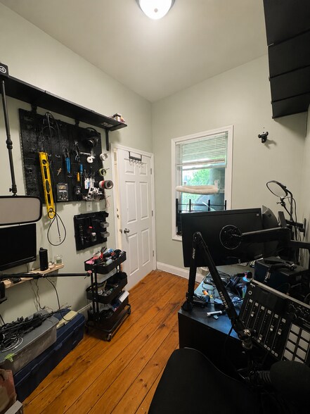 2R Office/2nd Bedroom - 1508 N Artesian Ave