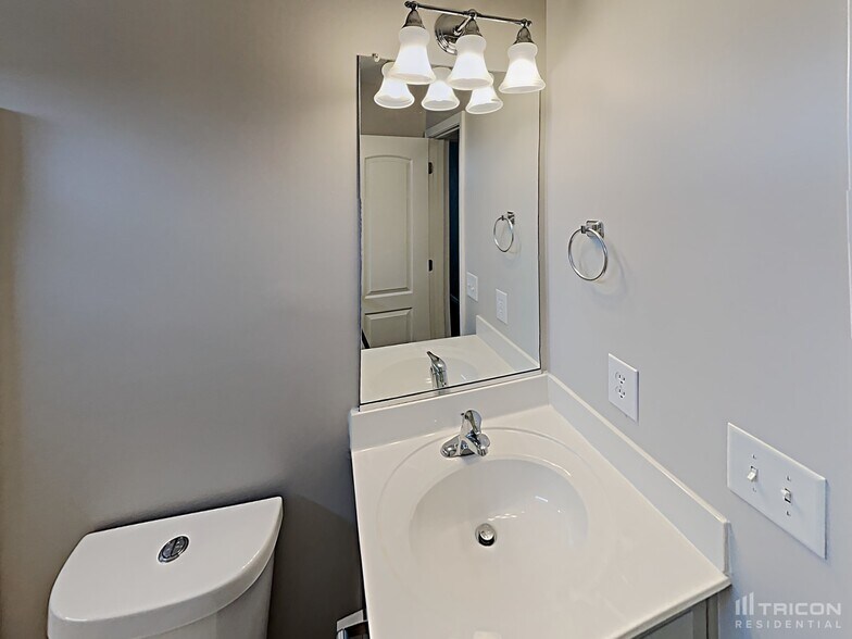Building Photo - 7311 Village Acre Dr