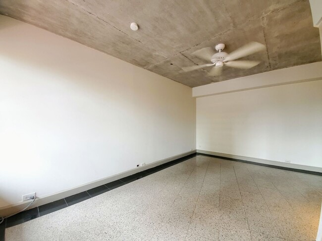 Building Photo - 2118 Kuhio Ave.
