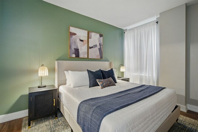 Building Photo - 400 Walnut St