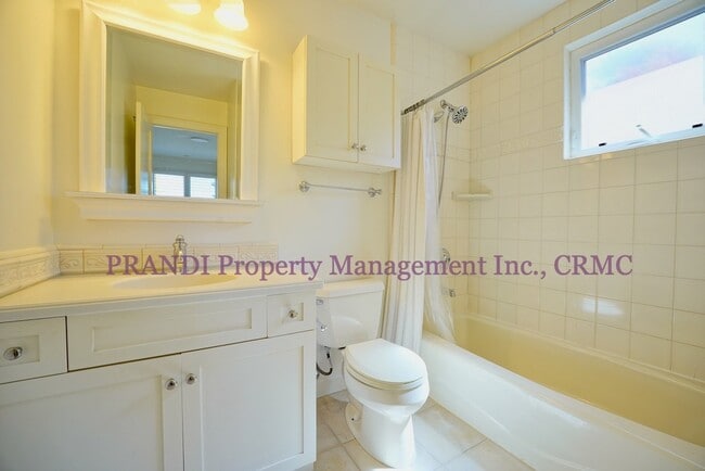 Building Photo - 3 Bartel Ct