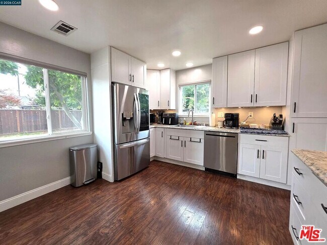 Building Photo - 2068 Revere Dr