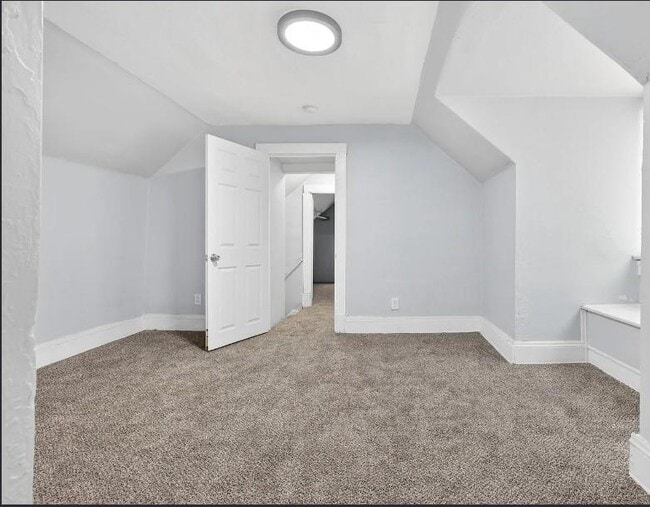 Building Photo - 9716 Sophia Ave