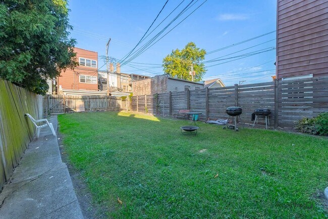 Building Photo - 3328 S Emerald Ave