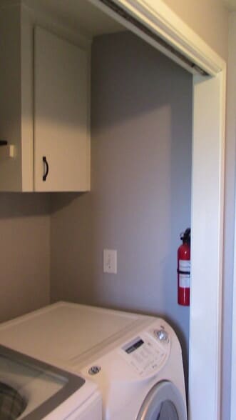 fire extinguisher - 2710 Oliver Ave