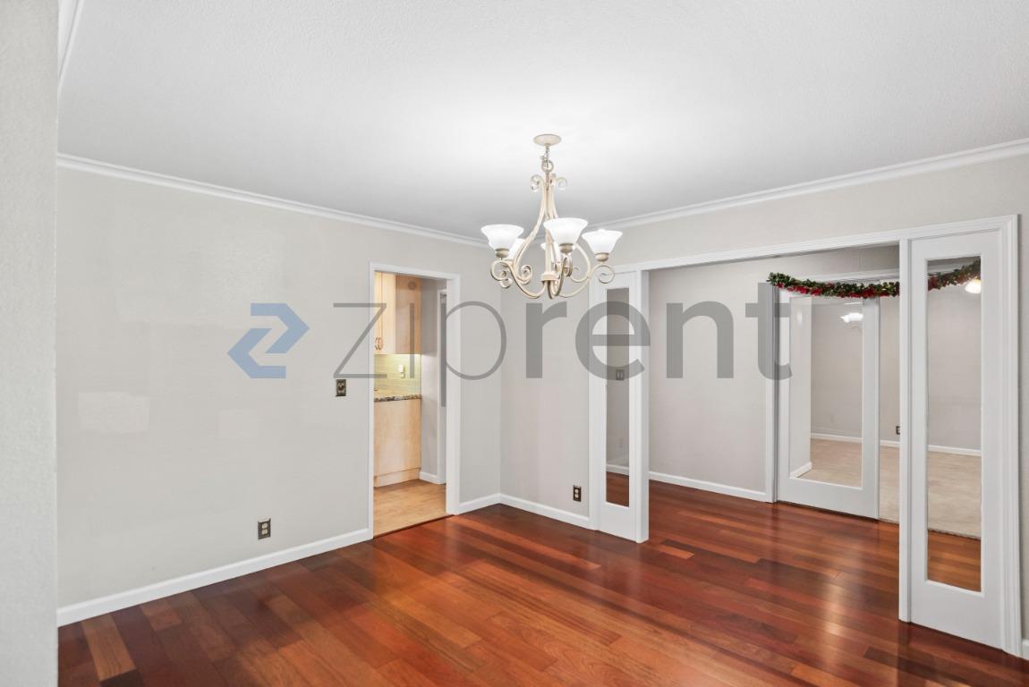 Building Photo - Unit